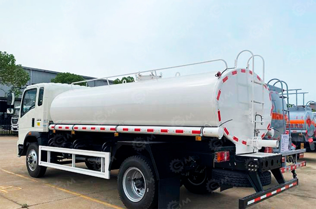 Автоцистерна на шасси ISUZU 4х2 дв 151kw цистерна 12м3. Назначение-перевозка воды. Фото 2