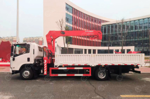 Бортовой грузовик ISUZU 4x2 дв 177kw гп 10 тонн c кму КМУ КМУ UNIC V500-4 гп 5т, 4 секции, cтрела 10,8м кузов 8500х2450х550. Фото 2