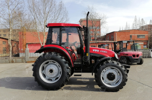 Трактор YTO EX804 ковш, отвал для снега, щетка. Фото 1