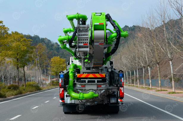 Автобетононасос Zoomlion шасси SCANIA 6×4 высота 52м. Фото 2