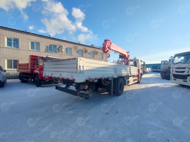 Бортовой грузовик ISUZU 4x2 дв 151kw гп 10 тонн c кму UNIC URV806 гп 8 тонн 6 секций 19м кузов 7500х2450х550 корзина. Фото 14