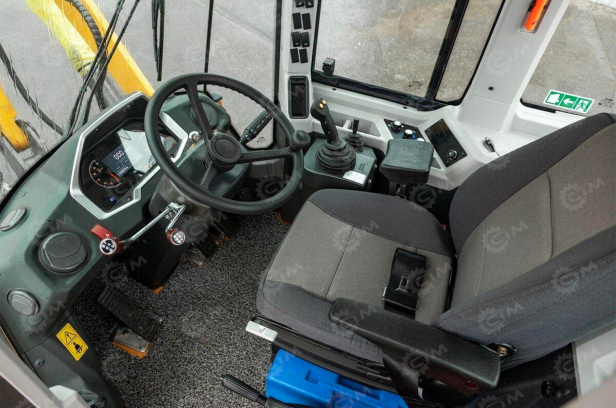 Фронтальный погрузчик SDLG LinGong LG918. Фото 2