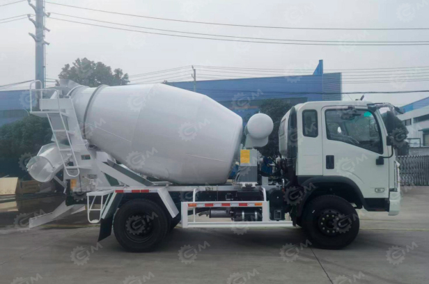 Автобетоносмеситель на шасси ISUZU 4х2 дв 139kw бочка 4 m³. Фото 2