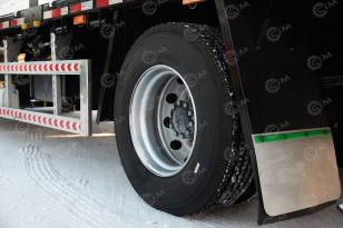 Бортовой грузовик ISUZU 4x2 дв 151kw гп 10 тонн c кму UNIC URV806 гп 8 тонн 6 секций 19м кузов 7500х2450х550 корзина. Фото 4