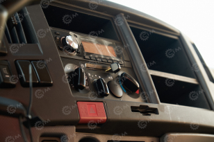 Бортовой грузовик ISUZU 4x2 дв 151kw гп 10 тонн c кму UNIC URV806 гп 8 тонн 6 секций 19м кузов 7500х2450х550 корзина. Фото 7