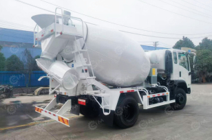 Автобетоносмеситель на шасси ISUZU 4х2 дв 139kw бочка 4 m³. Фото 1