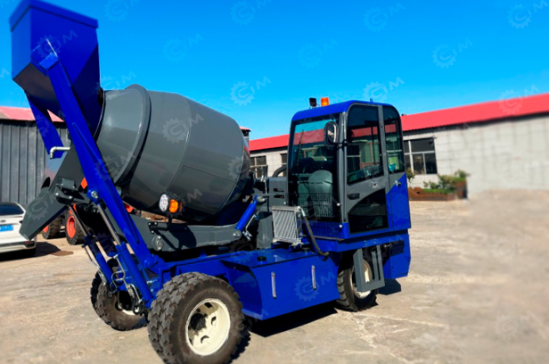 Самозагружающий самоходный бетоносмеситель YUGONG SDM1200. Фото 3