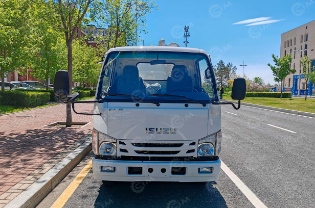 Фургон шторный на шасси ISUZU 4x2 дв 96kw гп 4т фургон 4200х2200х2000. Фото 2