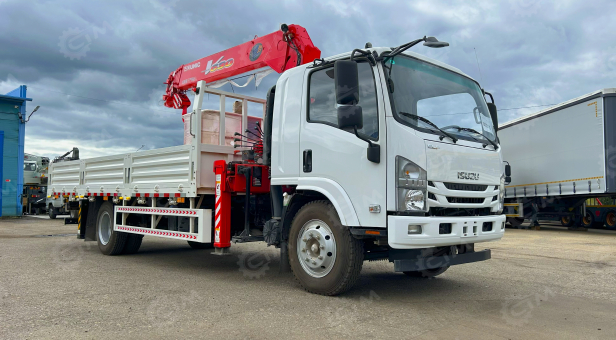 Бортовой грузовик ISUZU 4x2 дв 139kw гп 6т, c КМУ UNIC URV635YK гп 6,3т 5 секций, стрела 13.38м, кузов 6000*2450*600 люлька, спальник. Фото 2