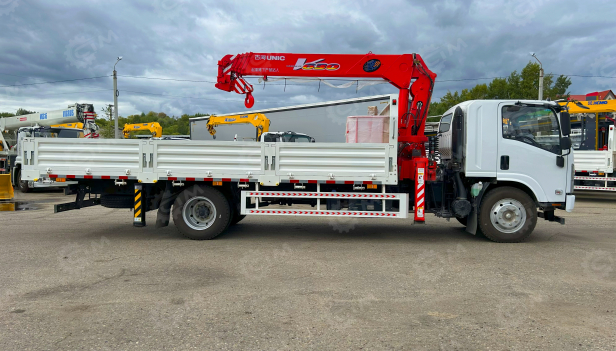 Бортовой грузовик ISUZU 4x2 дв 139kw гп 6т, c КМУ UNIC URV635YK гп 6,3т 5 секций, стрела 13.38м, кузов 6000*2450*600 люлька, спальник. Фото 8