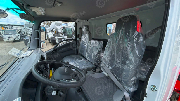 Бортовой грузовик ISUZU 4x2 дв 139kw гп 6т, c КМУ UNIC URV635YK гп 6,3т 5 секций, стрела 13.38м, кузов 6000*2450*600 люлька, спальник. Фото 12