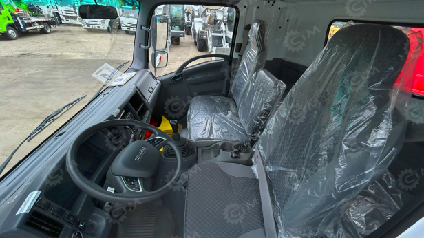 Бортовой грузовик ISUZU 4x2 дв 139kw гп 6т, c КМУ UNIC URV635YK гп 6,3т 5 секций, стрела 13.38м, кузов 6000*2450*600 люлька, спальник. Фото 13