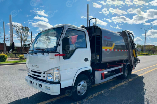 Мусоровоз на шасси ISUZU 4x4 дв 96Kw объем 5м3 задняя загрузка. Фото 1