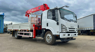 Бортовой грузовик ISUZU 4x2 дв 139kw гп 6т, c КМУ UNIC URV635YK гп 6,3т 5 секций, стрела 13.38м, кузов 6000*2450*600 люлька, спальник. Фото 2