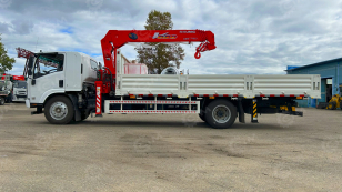 Бортовой грузовик ISUZU 4x2 дв 139kw гп 6т, c КМУ UNIC URV635YK гп 6,3т 5 секций, стрела 13.38м, кузов 6000*2450*600 люлька, спальник. Фото 4