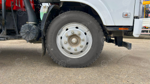 Бортовой грузовик ISUZU 4x2 дв 139kw гп 6т, c КМУ UNIC URV635YK гп 6,3т 5 секций, стрела 13.38м, кузов 6000*2450*600 люлька, спальник. Фото 9