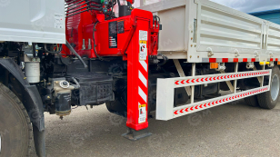 Бортовой грузовик ISUZU 4x2 дв 139kw гп 6т, c КМУ UNIC URV635YK гп 6,3т 5 секций, стрела 13.38м, кузов 6000*2450*600 люлька, спальник. Фото 16