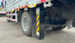 Бортовой грузовик ISUZU 4x2 дв 139kw гп 6т, c КМУ UNIC URV635YK гп 6,3т 5 секций, стрела 13.38м, кузов 6000*2450*600 люлька, спальник. Фото 17