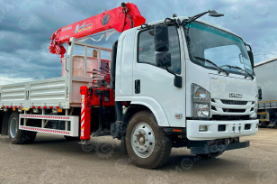 Бортовой грузовик ISUZU 4x2 дв 139kw гп 6т, c КМУ UNIC URV635YK гп 6,3т 5 секций, стрела 13.38м, кузов 6000х2450х550 без спальника и задних аутригеров. Фото 1