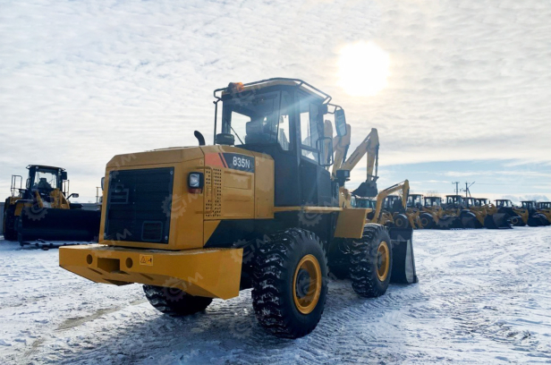 Фронтальный погрузчик LiuGong 835N джойстик. Фото 4