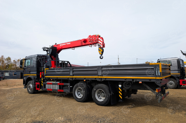 Бортовой грузовик HOWO 6x4 дв 400лс кму КМУ SUNHUNK S1606 (7.1тонн) 6 секций, с приборами безопасности, навес для оператора. Фото 3