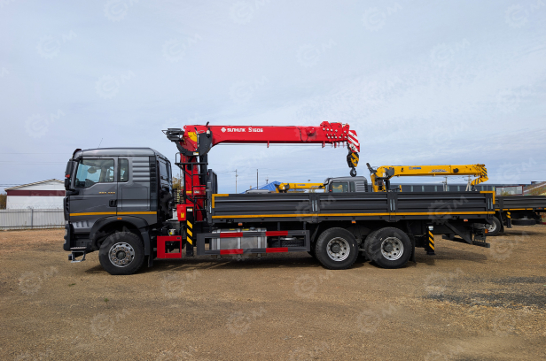 Бортовой грузовик HOWO 6x4 дв 400лс кму КМУ SUNHUNK S1606 (7.1тонн) 6 секций, с приборами безопасности, навес для оператора. Фото 4