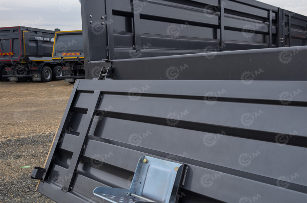 Бортовой грузовик HOWO 6x4 дв 400лс кму КМУ SUNHUNK S1606 (7.1тонн) 6 секций, с приборами безопасности, навес для оператора. Фото 9