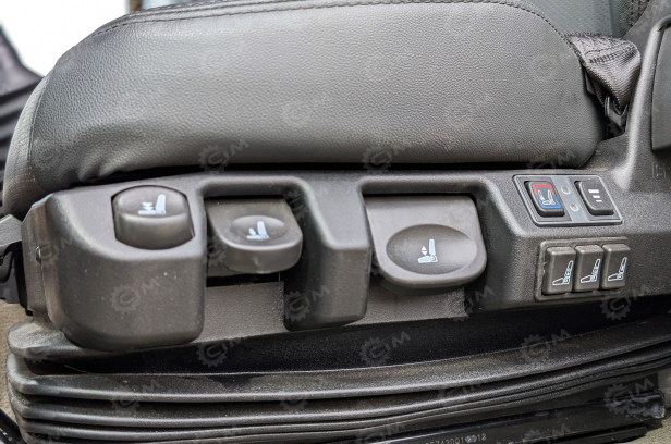 Бортовой грузовик HOWO 6x4 дв 400лс кму КМУ SUNHUNK S1606 (7.1тонн) 6 секций, с приборами безопасности, навес для оператора. Фото 13