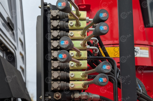 Бортовой грузовик HOWO 6x4 дв 400лс кму КМУ SUNHUNK S1606 (7.1тонн) 6 секций, с приборами безопасности, навес для оператора. Фото 29