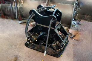 Виброплита на фронтальный погрузчик ZL20. Фото 1