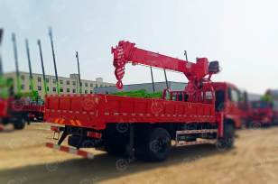 Бортовой грузовик ISUZU 6x4 дв 221kw c кму UNIC-UR G806 гп 8 тонн 6 секций 18,82м кузов 7500х2450х550 корзина, задние аутригеры, система безопасности, фаркоп. Фото 2