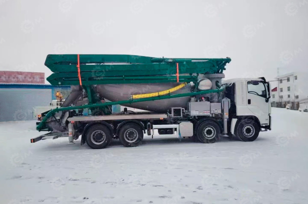 Автобетоносмеситель на шасси ISUZU 8x4 дв 309 Kw, бочка 9м3 с распределительной стрелой 33м и насосом. Фото 2