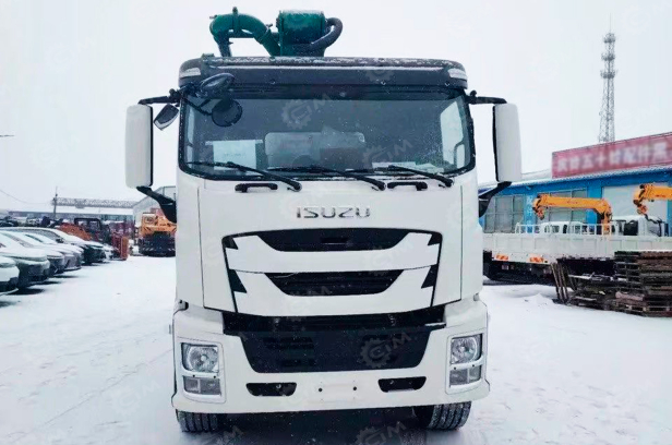 Автобетоносмеситель на шасси ISUZU 8x4 дв 309 Kw, бочка 9м3 с распределительной стрелой 33м и насосом. Фото 3