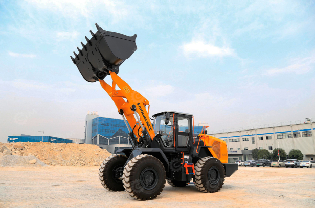 Фронтальный погрузчик LiuGong 855Т гп 5,5т. Фото 1