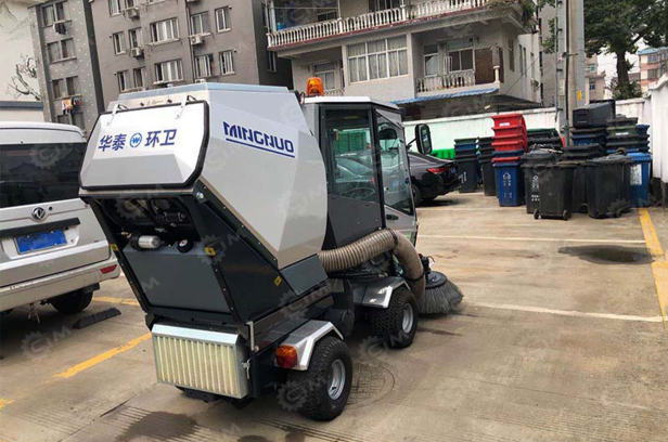 Подметально-уборочная машина MINGNUO MN-F2000 дизельная. Фото 3