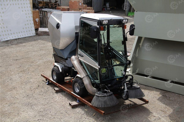 Подметально-уборочная машина MINGNUO MN-F2000 дизельная. Фото 4
