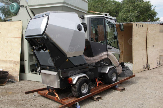 Подметально-уборочная машина MINGNUO MN-F2000 дизельная. Фото 5