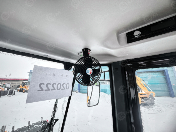 Фронтальный погрузчик YUGONG 933L джойстик, кондиционер, быстросъём, 3 контура гидролинии, ковш 1,8м3. Фото 6