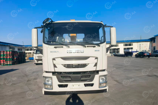 Бортовой грузовик ISUZU 4x2 дв 177kw гп 10т, c КМУ XCMG SQS125 гп 5 тонн 4 секции длина стрелы 11,2 м кузов 6000×2450×550 (кузов не рифленый). Фото 2