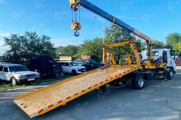 Эвакуатор на шасси ISUZU 4x2 дв 139kw гп 3т, с КМУ XCMG SQS68-3 гп 3,2т сдвижная платформа, лебёдка, общая масса 11995. Фото 1