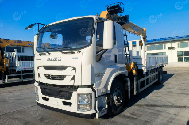 Бортовой грузовик ISUZU 4x2 дв 177kw c кму XCMG SQS200-5 гп 8 тонн 5 секций 18.6м кузов 7500х2450х550mm. Фото 1