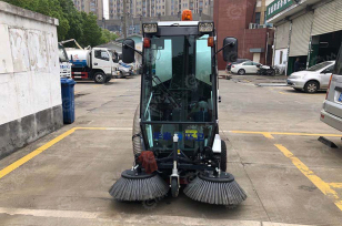 Подметально-уборочная машина MINGNUO MN-F2000 дизельная. Фото 2