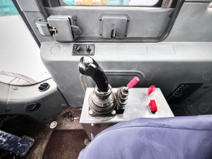 Фронтальный погрузчик YUGONG 933L джойстик, кондиционер, быстросъём, 3 контура гидролинии, ковш 1,8м3. Фото 8