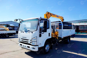 Бортовой грузовик ISUZU 4x4 дв 103kw кму XCMG SQS68-3, гп 3,2т стрела 7,7м кузов 3500х2400х550. Фото 1