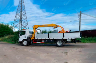 Эвакуатор на шасси ISUZU 4x2 дв 139kw Elf P700 с КМУ XCMG SQS125-4 гп 5т сдвижная платформа лебедка общая масса 11995 съемные алюминиевые борта. Фото 1
