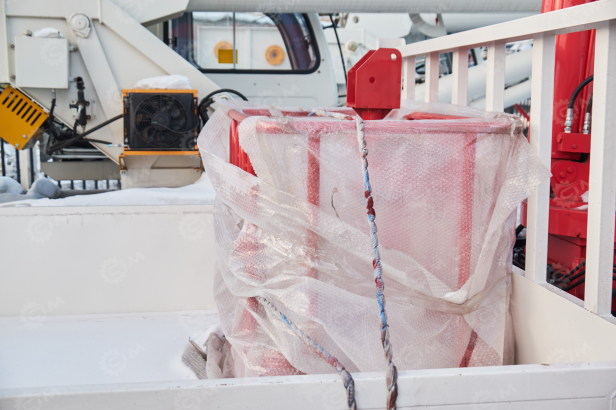 Бортовой грузовик ISUZU 4x2 гп 6т дв 139кВт c кму UNIC URV505 гп 5т 5 секций стрела 13,14 м кузов 6000*2450*550мм задние аутригеры спальник люлька. Фото 8