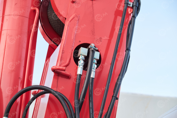 Бортовой грузовик ISUZU 4x2 гп 6т дв 139кВт c кму UNIC URV505 гп 5т 5 секций стрела 13,14 м кузов 6000*2450*550мм задние аутригеры спальник люлька. Фото 9