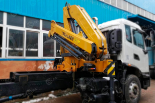 Эвакуатор на шасси ISUZU 4x2 дв 151kw кабина Elf кму WANBANG SQZ100-4 гп 5т сдвижная платформа, дополнительная лебёдка спереди. Фото 2