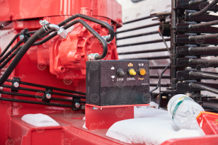 Бортовой грузовик ISUZU 4x2 гп 6т дв 139кВт c кму UNIC URV505 гп 5т 5 секций стрела 13,14 м кузов 6000*2450*550мм задние аутригеры спальник люлька. Фото 4