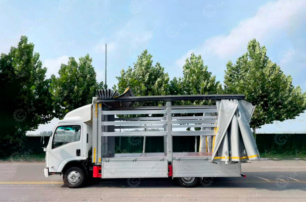 Фургон шторный на шасси ISUZU 4x2 дв 151kw кабина Elf фургон 7400х2500х2600. Фото 3